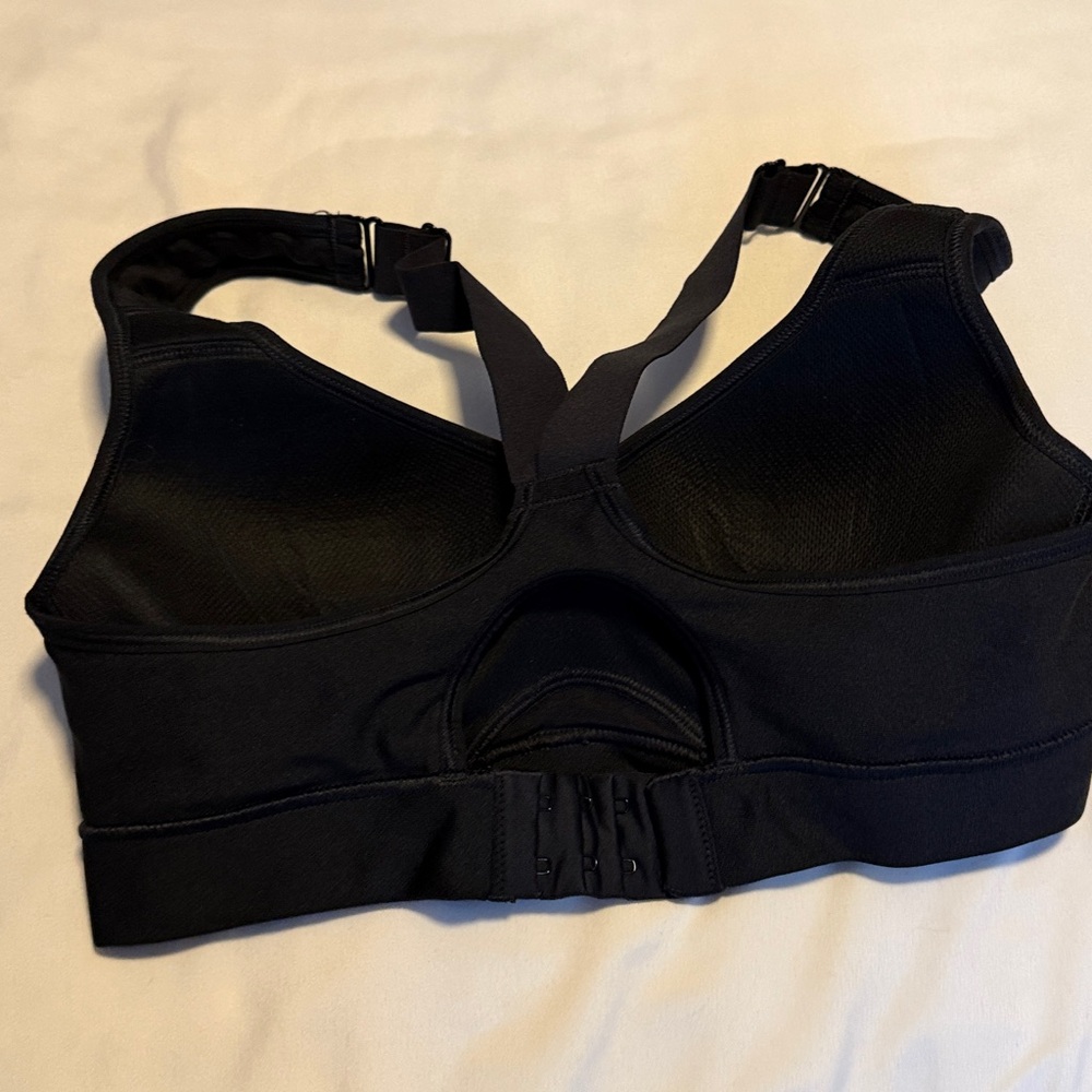 Under Armour Fitted Women's Black Sports Bra - Picture 3 of 5